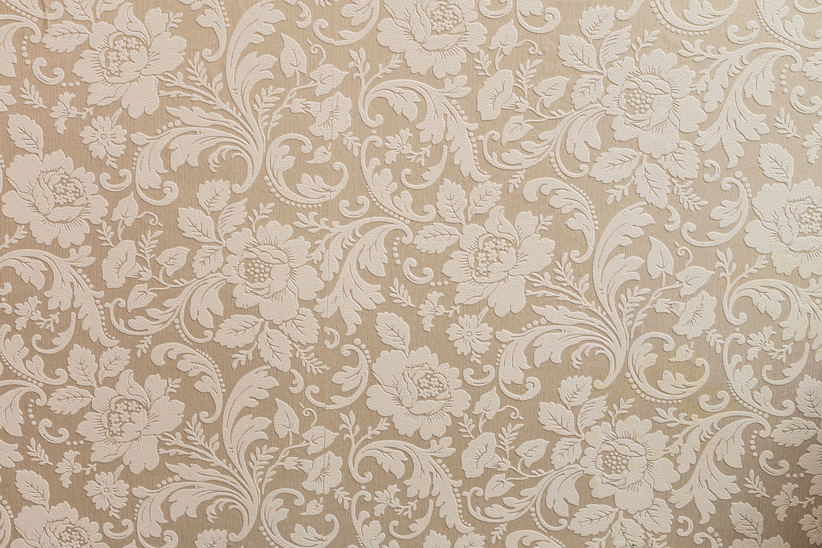 Elegant floral patterned fabric design
