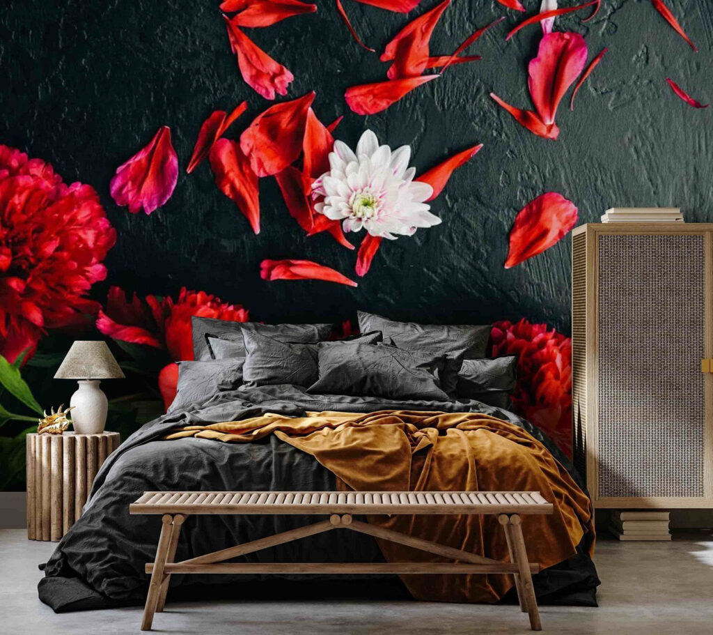 u71471pib1 1024x911 - Група червоних квітів з пелюстками на чорній поверхні - tegory