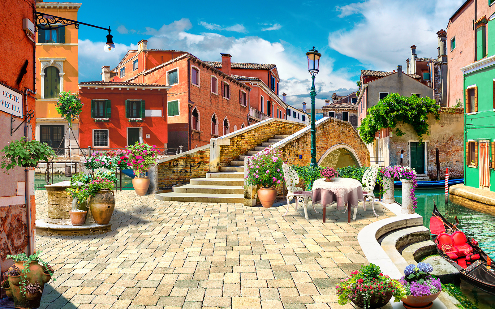 u18551p - Внутрішній дворик зі столом і стільцями та фонтаном перед будівлею - tegory