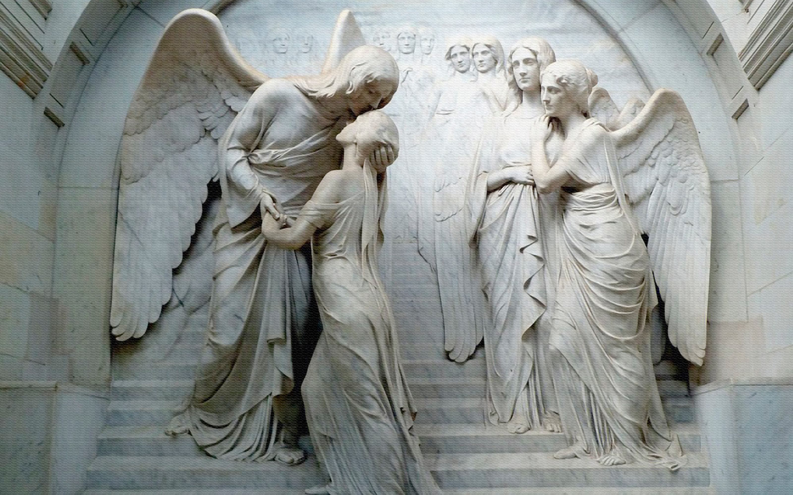 u16079p - Статуя чоловіка, що цілує жінку - tegory