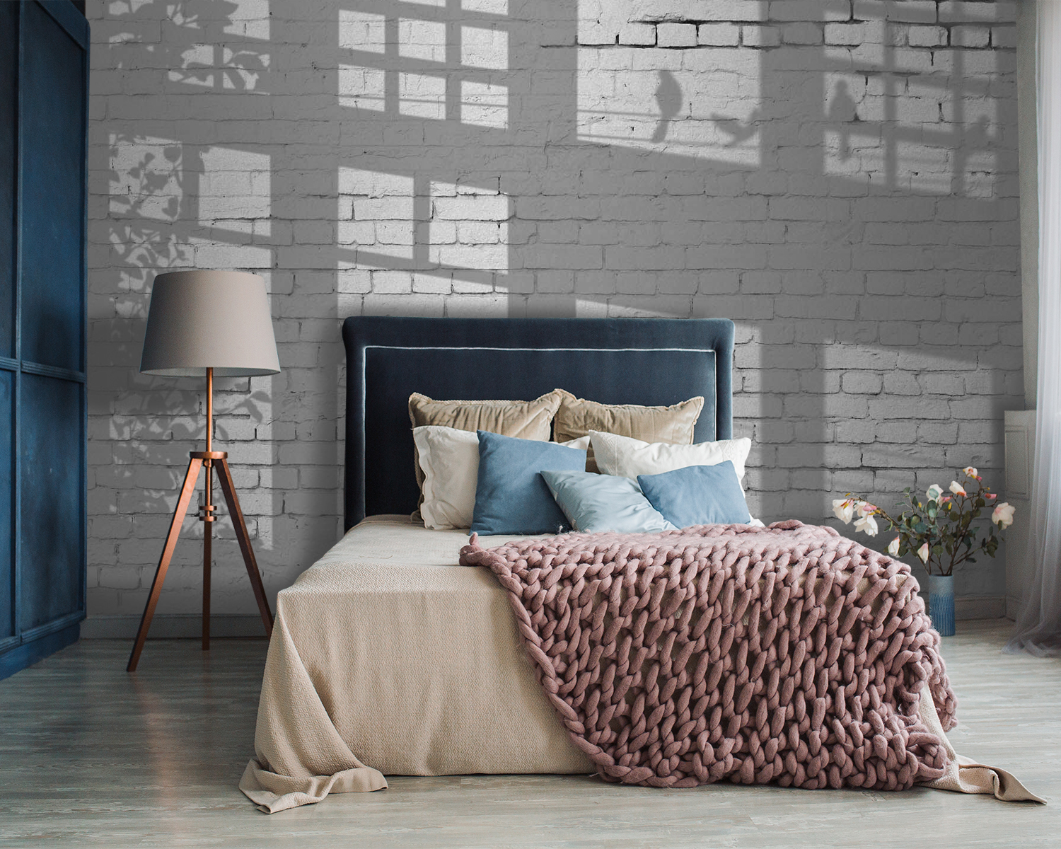 Стіна з вікнами і тінь від птахів u60229pib87m - Стіна з вікнами і тінь від птахів - tegory