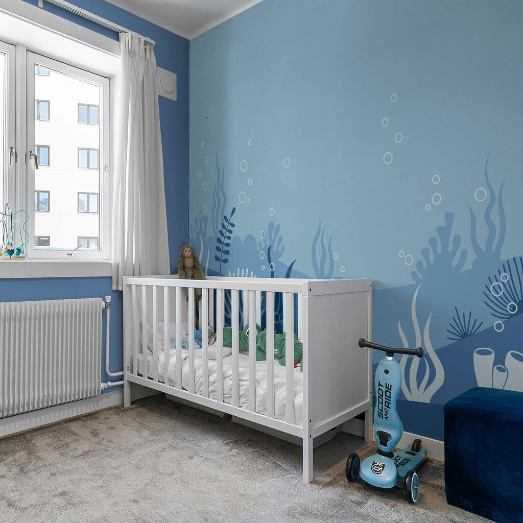 Синьо-біла підводна сцена