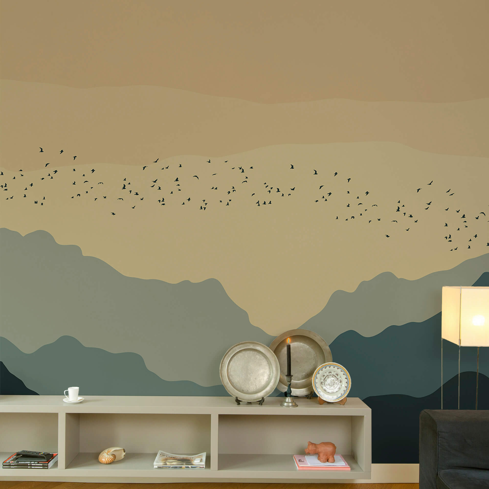 Група птахів летить над горами