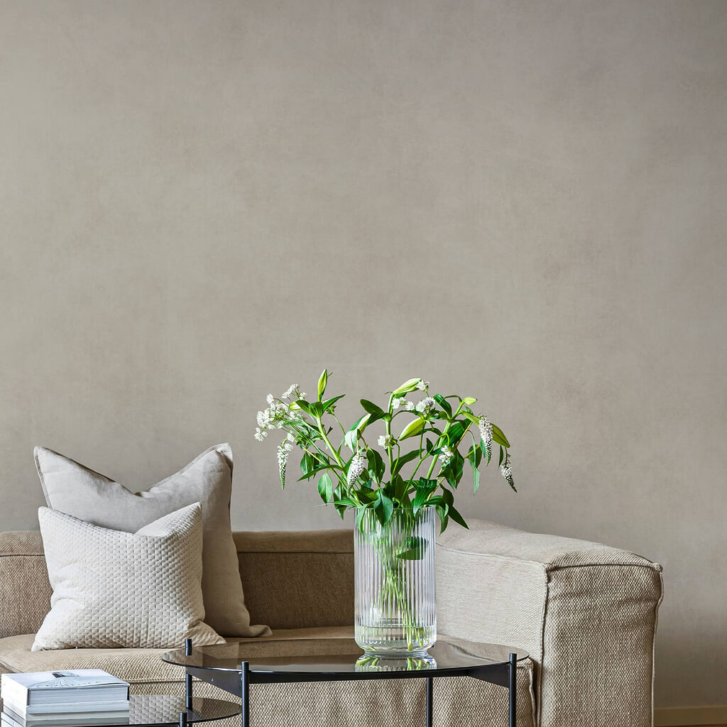 Білий папір з рожевими плямами