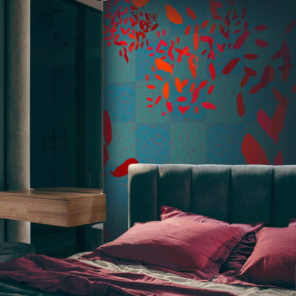 Червоне листя на синьому тлі