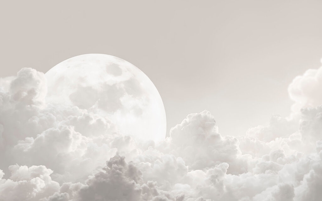 Full moon in the clouds
