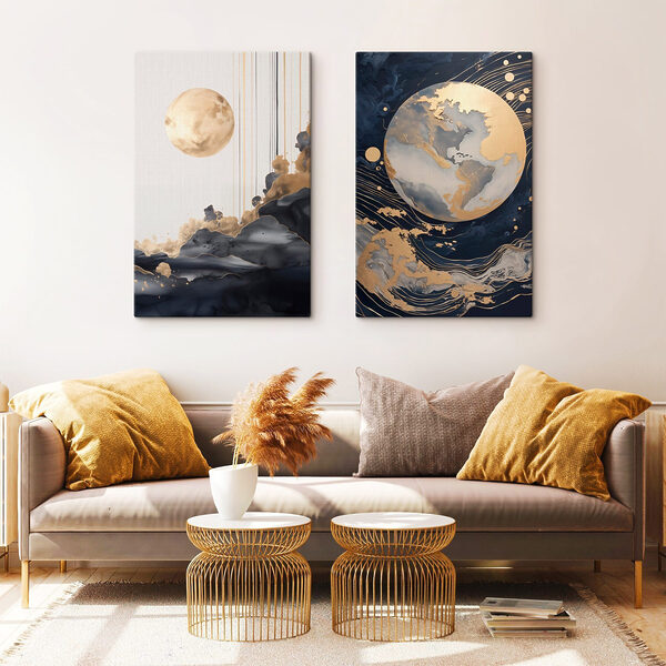 Two paintings of the moon and the moon Two paintings of the moon and the moon